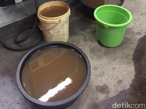 Polisi Selidiki Solar yang Diduga Tercampur Air di SPBU Cilincing Polisi Selidiki Solar yang Diduga Tercampur Air di SPBU Cilincing