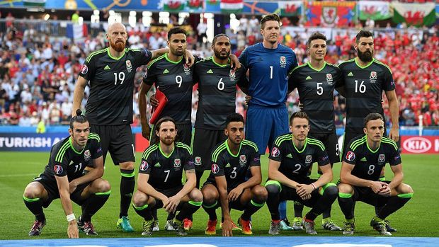 Pose Anti <I>Mainstream</I> Tim Wales Sebelum Tanding