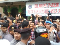 Sempat Ditolak Sekelompok Warga, Djarot Diajak Ngopi di Sawah Besar