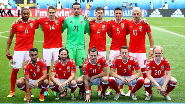 Pose Anti <I>Mainstream</I> Tim Wales Sebelum Tanding