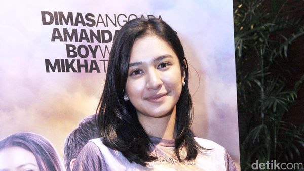 Mikha Tambayong Pamer Perut Langsing