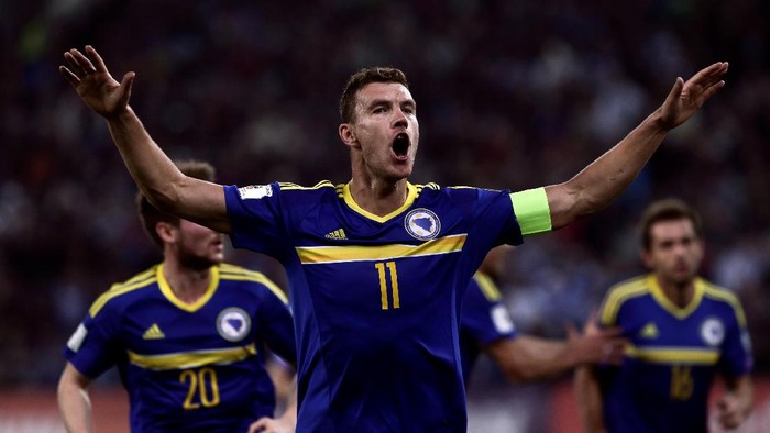 Pelorotkan Celana Lawan, Dzeko Dikartu Merah