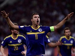 Pelorotkan Celana Lawan, Dzeko Dikartu Merah