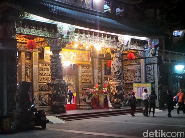 Megahnya Kuil Berusia 350 Tahun dari Taiwan