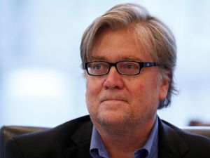 Trump Pecat Penasihat Senior Steve Bannon yang Kontroversial