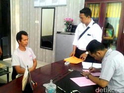 Polres Kampar Serahkan 2 Tersangka Kebakaran Hutan ke Kejaksaan