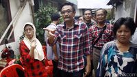 Djarot Blusukan ke Gang Sempit di Bangka
