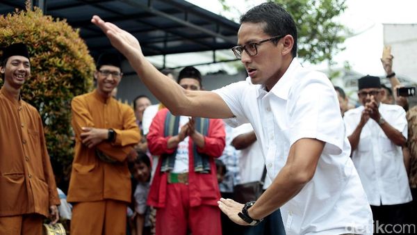Sandiaga Pamer Jurus Silat Lipet Dompet