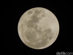 Begini Cantiknya Penampakan Supermoon di Belahan Langit Indonesia