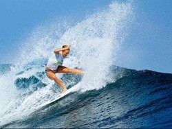 Bertangan Satu, Bethany Tetap Menjadi Peselancar Profesional