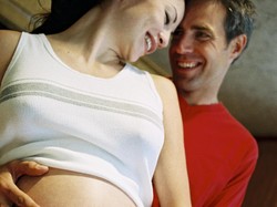 3 Posisi Bercinta yang Aman Buat Ibu Hamil