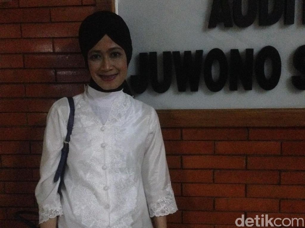 Ketegaran Dewi, Tetap Semangat Meski Sudah 20 Tahun Hidup dengan Kanker Ketegaran Dewi, Tetap Semangat Meski Sudah 20 Tahun Hidup dengan Kanker