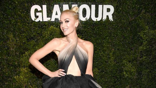 Gwen Stefani Tampil Cetar dengan Gaun Ombre