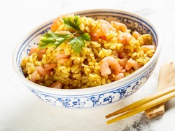 Masih Punya Nasi? Yuk, Bikin Nasi Goreng Yang Chow dan Nasi Goreng Siram a la Restoran