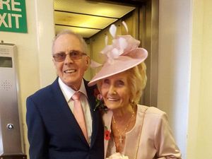 Dulu Dipaksa Orangtua Putus, Pasangan Ini Akhirnya Menikah Setelah 65 Tahun