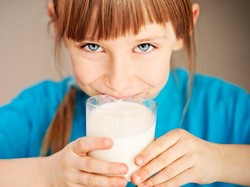 Agar Anak Tak Kegemukan, Berikan Susu Hanya Sesuai Kebutuhan