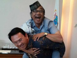 Dukung Ahok, Butet Unggah Foto Digendong Tersangka: Gusti Mboten Sare