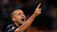 Bertandem dengan Lucio, Walter Samuel menjadi tembok kokoh yang membentengi lini belakang Inter. Setelah meninggalkan Inter Milan pada 2014, bek asal Argentina ini membela Basel selama dua musim dan kemudian pensiun. (Getty Images/Claudio Villa)