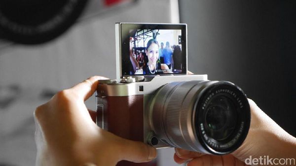 Yuk, Selfie dengan Mirrorless Fujifilm X-A3
