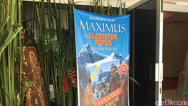 Kenakan Wolem Eri, Kapolri Hadiri Launching Buku 'Maximus dan Gladitor Papua'