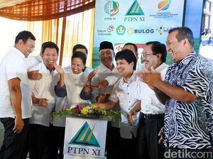 Rini Resmikan Kartu Tani di Pabrik Gula Situbondo