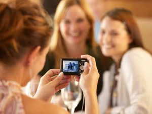 Waduh! Turis Wanita Ini Kehilangan Kamera Berisi Foto Privatnya