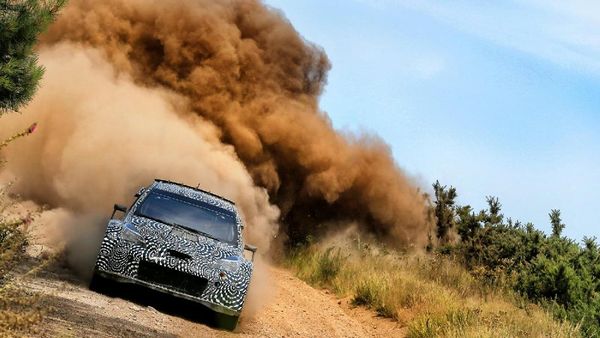 Mobil Reli Toyota Yaris Berbekal Otonom