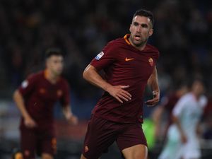 Strootman Menyesal Siram Air ke Muka Pemain Lazio