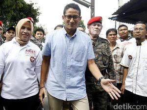 Sandiaga Uno Disambut Warga Kalisari Pasar Rebo