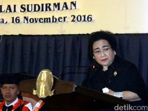 Rachmawati Berikan Orasi Ilmiah di Wisuda Sarjana XIV UBK