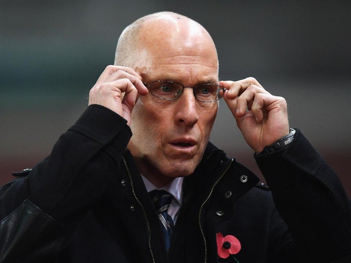 STOKE ON TRENT, ENGLAND - OCTOBER 31:  Bob Bradley manager of Swansea City looks on prior to the Premier League match between Stoke City and Swansea City at Bet365 Stadium on October 31, 2016 in Stoke on Trent, England.  (Photo by Michael Regan/Getty Images)