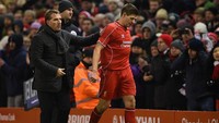 Minggu (5/12), Aston Villa akan menghadapi Leicester City. Ini jadi momen reuni Steven Gerrard dengan eks manajernya dulu, Brendan Rodgers (Getty Images)
