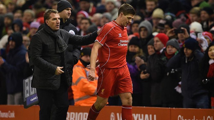 LIVERPOOL, ENGLAND - JANUARY 20:  Brendan Rodgers, manager of Liverpool pats Steven Gerrard of Liverpool on the back as he is subsituted during the Capital One Cup Semi-Final first leg match between Liverpool and Chelsea at Anfield on January 20, 2015 in Liverpool, England.  (Photo by Michael Regan/Getty Images)