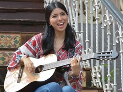 Cerita Penyanyi Muda Indonesia Chilla Kiana yang Dipersunting Disney