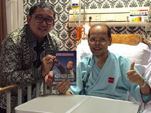 Fadli Zon Jenguk Sutan Bhatoegana: Dia Kurus Sekali, Bicara Terbata-bata Fadli Zon Jenguk Sutan Bhatoegana: Dia Kurus Sekali, Bicara Terbata-bata
