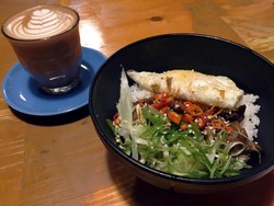 Headline: Kalau Nongkrong di Sini, Ada Nasi Gyutan dan Cafe Mocha yang Sedap