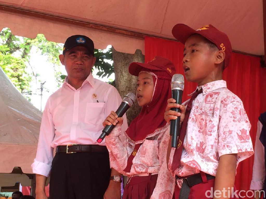 Kemendikbud Ganti NISN dengan NIK, Murid Putus Sekolah Akan Ketahuan Kemendikbud Ganti NISN dengan NIK, Murid Putus Sekolah Akan Ketahuan