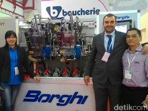 Mesin Buatan Italia Ini Mampu Produksi 10.000 Sapu Plastik per Hari