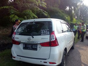 Mayat Pria Setengah Telanjang Ditemukan di Mobil di Exit Toll Jatiwaringin