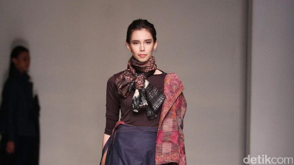 Foto: Koleksi Tuty Cholid Di IPMI Trend Show 2017