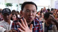 Diumumkan Jadi Tersangka, Ahok Masih Layani Aduan Warga di Rumah Lembang