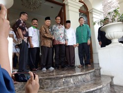 Temui Hamzah Haz, Anies Diberi Nasihat Pembangunan Akhlak Bangsa