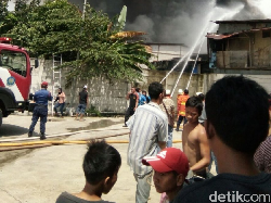 Si Jago Merah Lalap Pemukiman Padat di Penjaringan