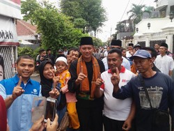 Agus Yudhoyono Merasa Keren Blusukan Pakai Baju Betawi