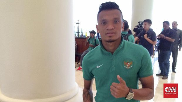 Ferdinand Sinaga dipercaya turun sebagai penyerang lubang pada laga lawan PKNS FC.