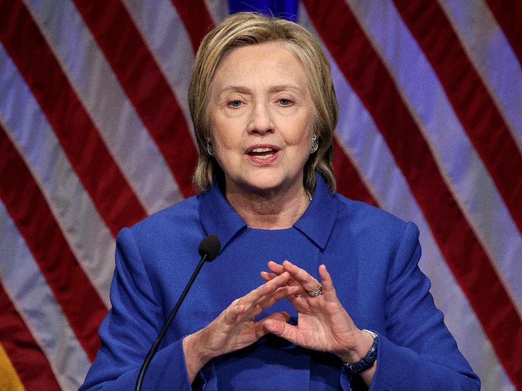 Penampilan Hillary Clinton dengan Wajah yang Berubah, Diduga Filler & Botox