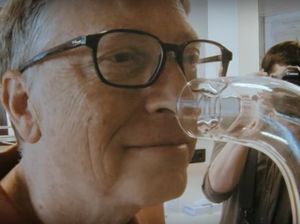 Hobi Baru Bill Gates: Endus Aroma Busuk Toilet Umum