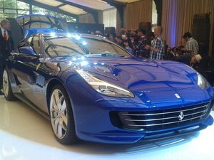 Mobil Empat Kursi Bermesin V8 Pertama dari Ferrari Meluncur di Indonesia Mobil Empat Kursi Bermesin V8 Pertama dari Ferrari Meluncur di Indonesia