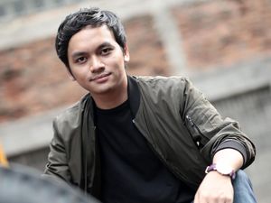 Calvin Jeremy Keliling Singapura di Video Klip Tak Berdua