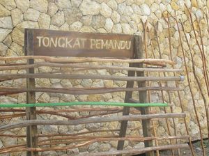 Ini Nih Senjata Khusus Untuk Melawan Komodo Ini Nih Senjata Khusus Untuk Melawan Komodo
